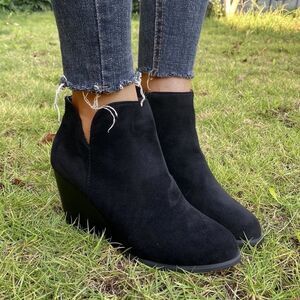 Women's Black Wedge Ankle Faux Suede Boots sz 7
